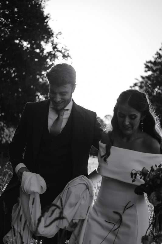 María, una novia con escote barco y perlas