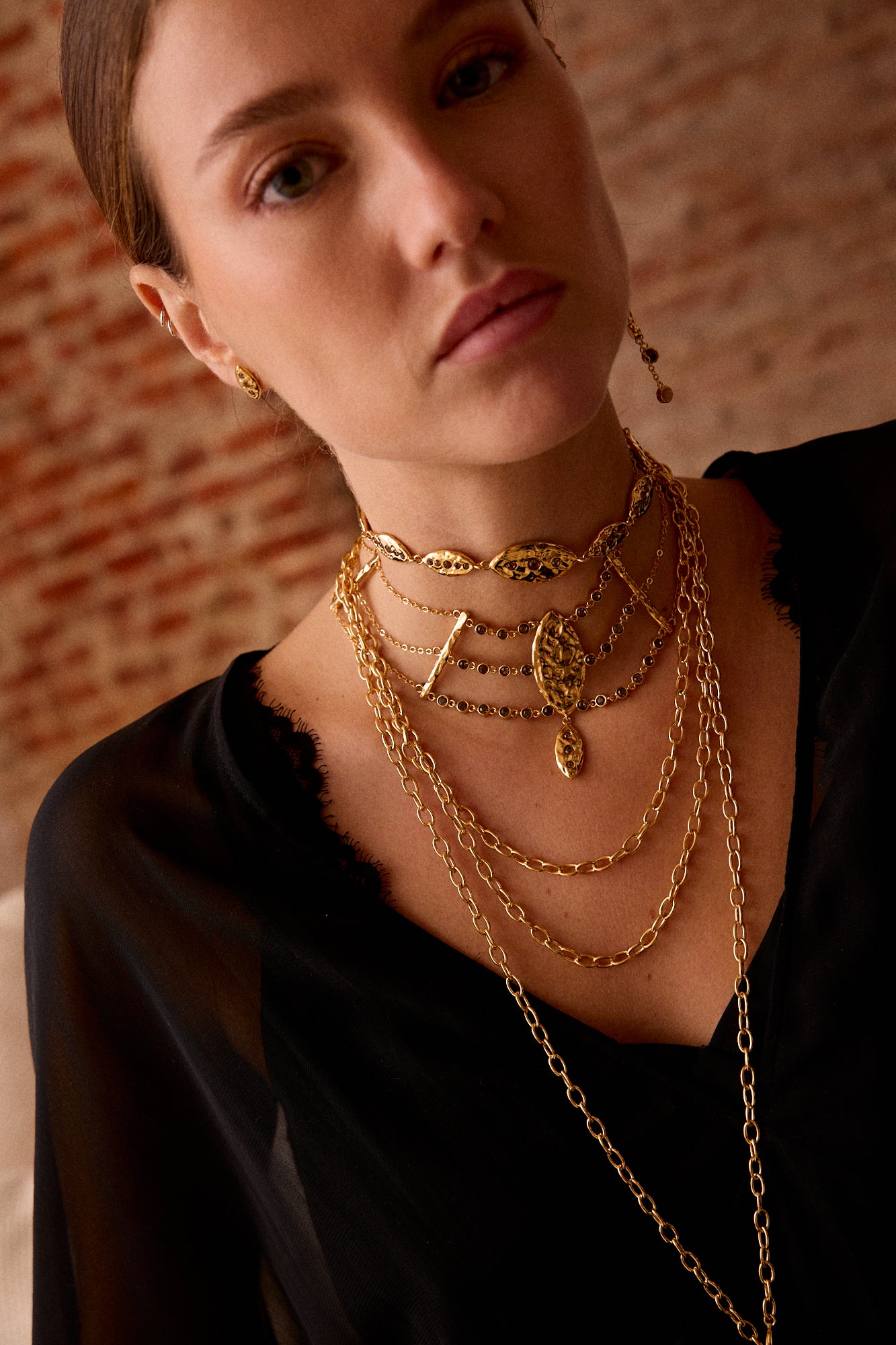 LOOK COMPLETO CHOKER MESOPOTAMIA