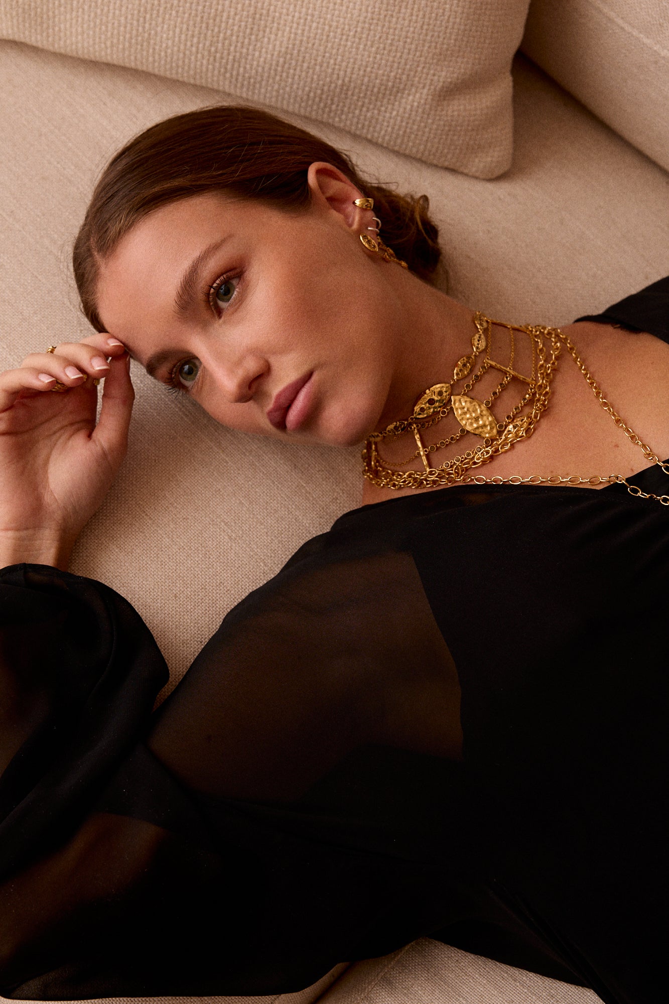 LOOK COMPLETO CHOKER MESOPOTAMIA