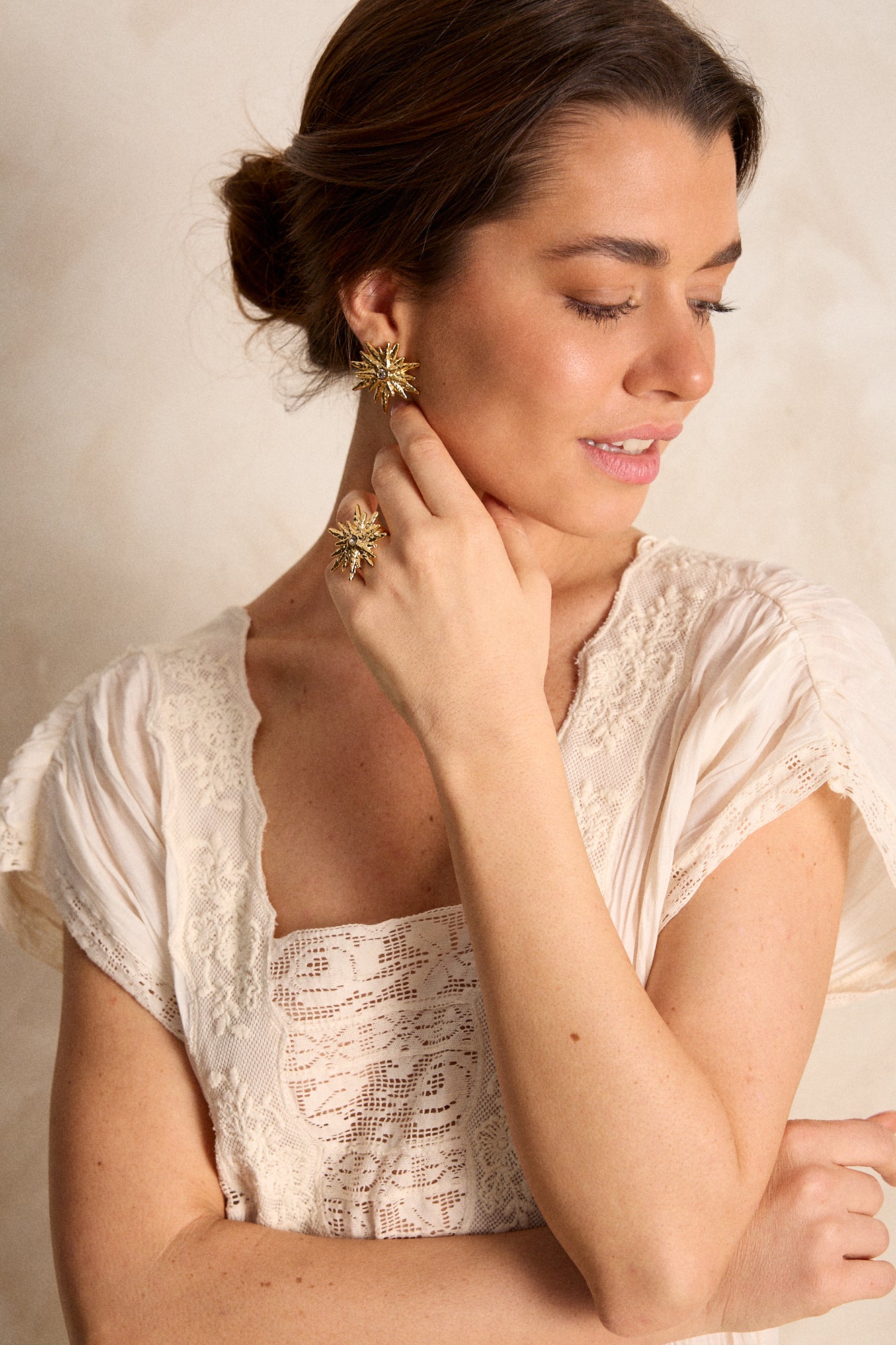 LOOK PENDIENTES ESTELAR + ANILLO ASTRAL